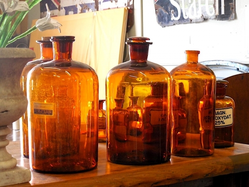 apothecary_bottles_medicine_medical_health_glass_natural_pharmacy-1228299.jpg!d.jpeg